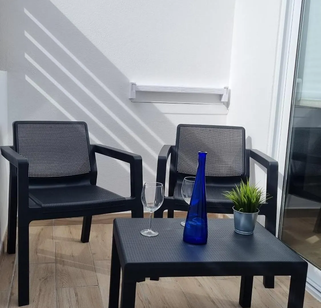 B-Rent Central Digital Zen 2 Rooms كوراليهو إسبانيا