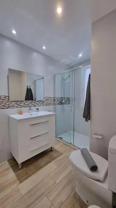 B-Rent Central Digital Zen 2 Rooms كوراليهو 0*,  إسبانيا